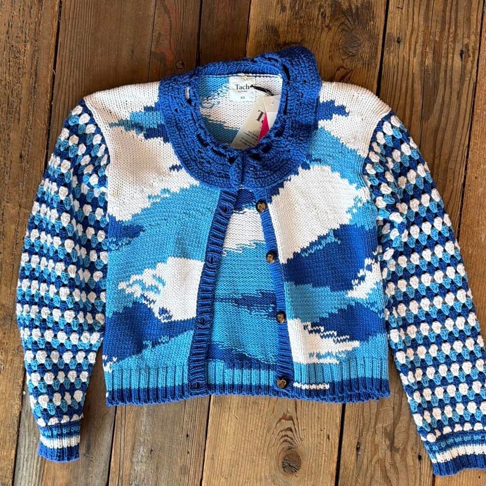Tach blue and white knitted